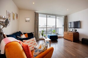 2 bedrooms, Internet - A Metropolitan Vista (London)