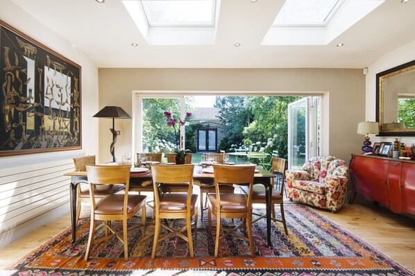 3 bedrooms, Internet - Botanical Beauty in London (London)