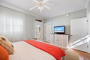 1 slaapkamer, een strijkplank/strijkijzer, gratis wifi, beddengoed