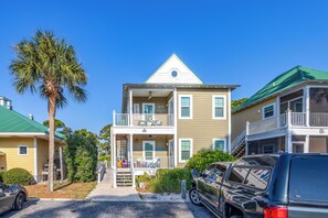 Exterior - Cozy Coastal Cottage Is Extra Nice & 3 Minutes To Beaches! (Pensacola)