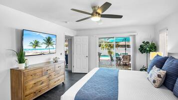 4 bedrooms, desk, internet, bed sheets