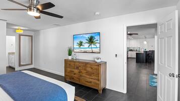 4 bedrooms, desk, internet, bed sheets