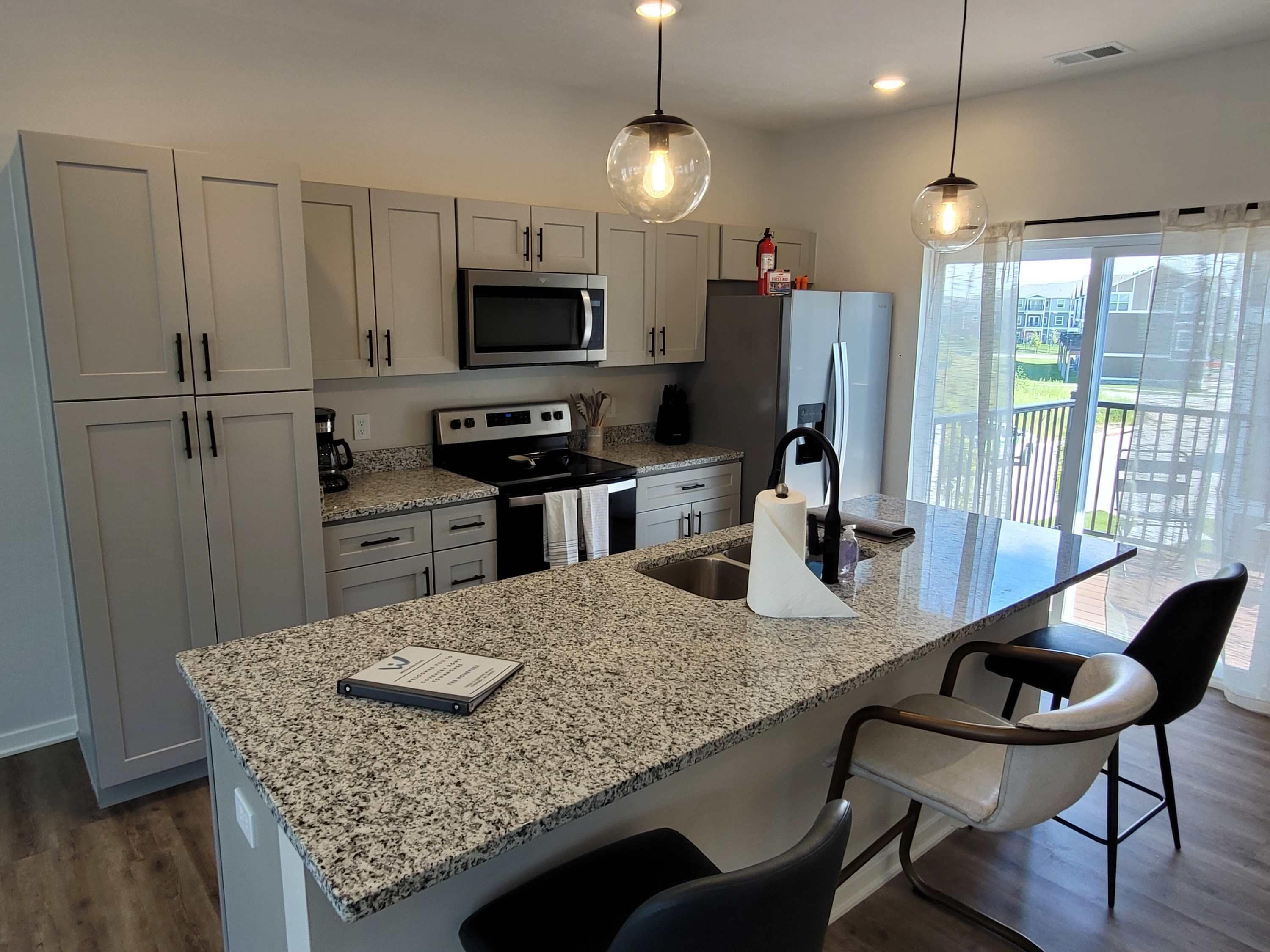 冰箱、微波炉、烤箱、炉灶