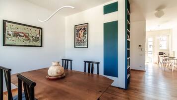 Condo, balcón | Comedor