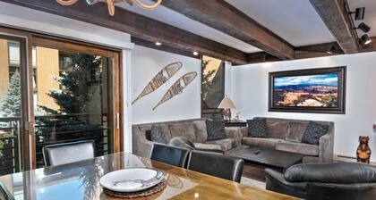 Remodeled Lionshead Condo, Pool | VI108