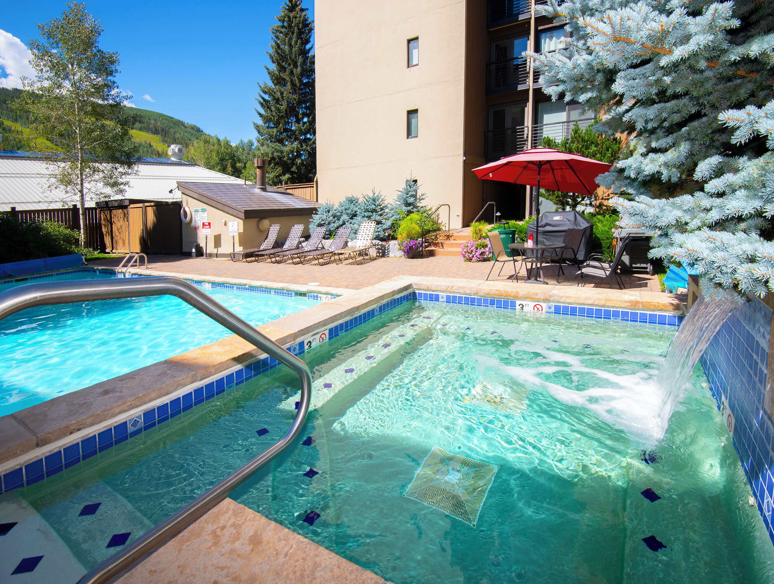 حمّام سباحة مُدفَّأ