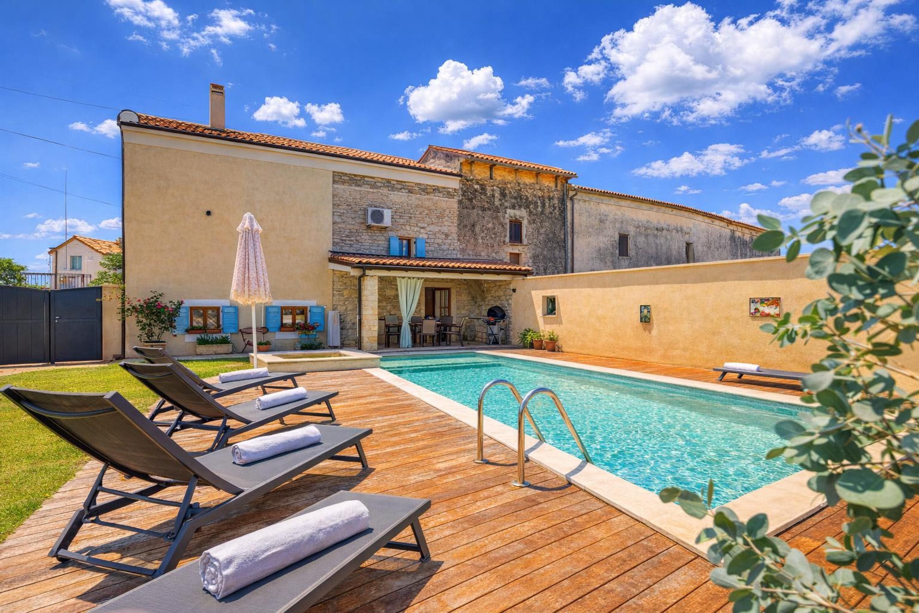 Seasonal outdoor pool, a heated pool