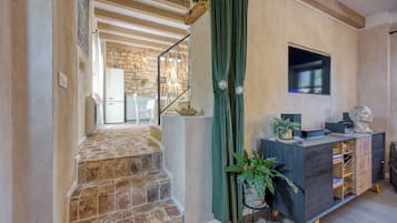 Honeymoon House, Multiple Bedrooms, 2 Bathrooms (Foska Country Home with Pool) | Interior