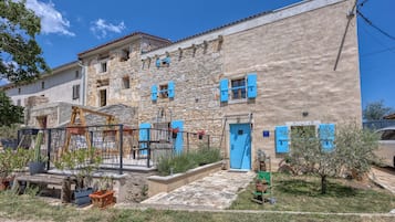 Honeymoon House, Multiple Bedrooms, 2 Bathrooms (Foska Country Home with Pool) | Exterior