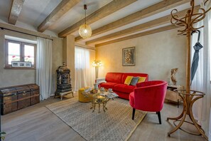Nhà trăng mật, nhiều phòng ngủ, 2 phòng tắm (Foska Country Home with Pool) | Khu phòng khách | TV màn hình phẳng 