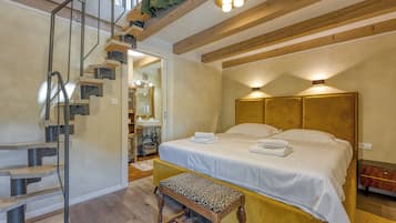 Hus til brudepar - 2 soveværelser - 2 badeværelser (Foska Country Home with Pool) | 2 soveværelser, pengeskab på værelset