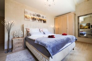 4 bedrooms, iron/ironing board, WiFi, bed sheets