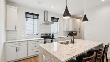 Townhome, 2 Bedrooms | Private kitchen | Fridge, oven, coffee/tea maker, electric kettle