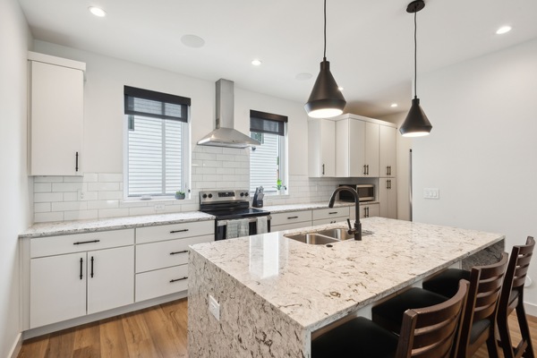 Townhome, 2 Bedrooms | Private kitchen | Coffee/tea maker, fridge, oven, electric kettle