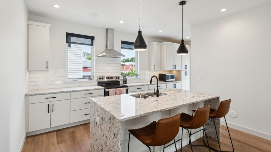 New Modern Townhome With Rooftop Patio 2 Bedroom Townhouse by RedAwning