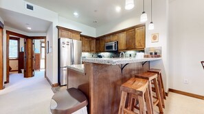 Private kitchen - Woodwinds #1303 4 Bedroom Condo by RedAwning (Mammoth Lakes)