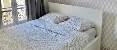 1 chambre, fer et planche à repasser, Wi-Fi, draps fournis