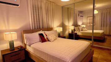 2 dormitorios, escritorio, tabla de planchar con plancha y wifi