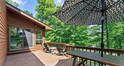 Cozy 3-bedroom cabin on beautiful Sand Lake in lovely Cumberland, WI.