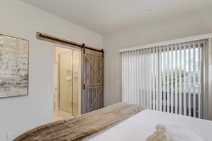4 bedrooms, desk, iron/ironing board, WiFi