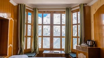 Executive Double Room, Mountain View | Living area