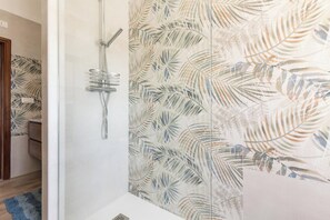 Vila | Banheiro | Chuveiro, secador de cabelo, toalhas de banho 