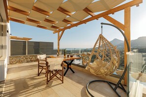 Outdoor dining - 3-bedroom villa in peaceful Makry Gialos with AC, WiFi (Makry Gialos)