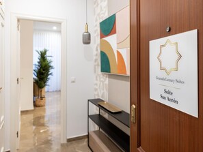 1 bedroom, soundproofing - Luxury Suite San Ant n (Granada)