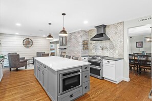 Fridge, microwave, oven, stovetop - Andover in-town, 3-bedroom furnished home, single level living & 2-car garage (Andover)