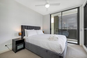 Room - Spacious 2 bedroom Apartment Near PA Hospital (Woolloongabba)