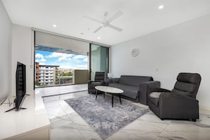 Living area - Spacious 2 bedroom Apartment Near PA Hospital (Woolloongabba)