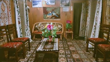 Desk, laptop workspace, free WiFi