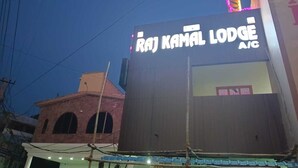 Deluxe Quadruple Room - Raj Kamal Lodge (Chirala)