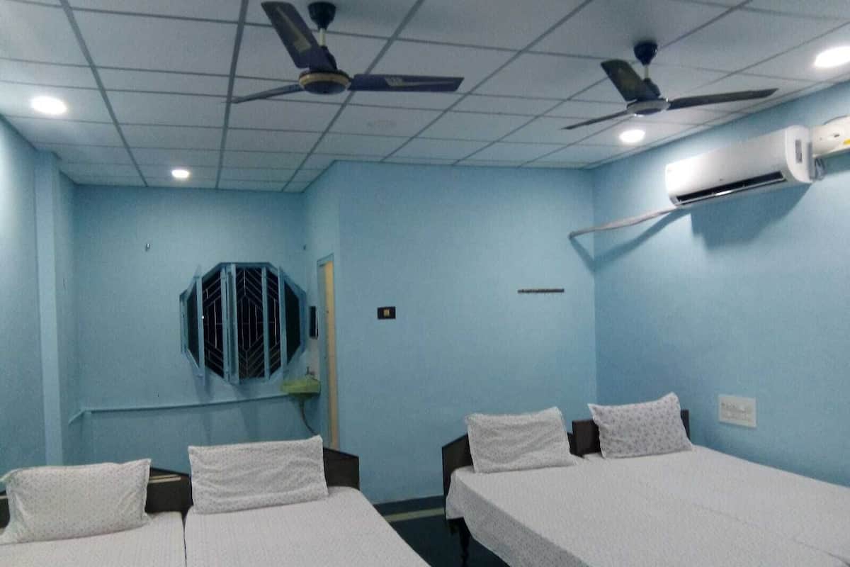 Deluxe Quadruple Room | Free WiFi