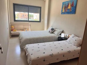 2 bedrooms, travel cot, WiFi, bed sheets