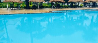 Relax Oceanfront Suites - Three-Bedroom Apartment with Ocean View

