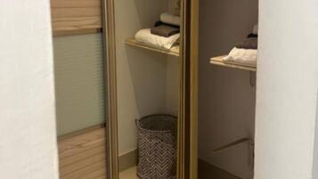 Bruser, hårtørrer, håndklæder