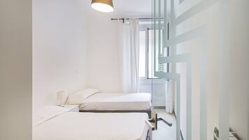 2 slaapkamers, een strijkplank/strijkijzer, gratis wifi, beddengoed