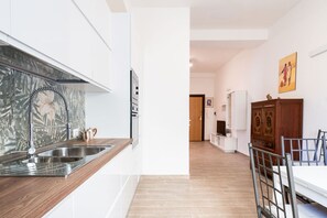 Frigorifero, microonde, forno, lavastoviglie