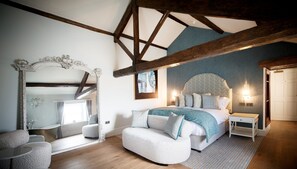 Habitación doble de lujo, vista al jardín | Sábanas de algodón egipcio y ropa de cama de alta calidad 