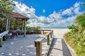 Property grounds - 2 Bedroom Lido Key Condo by FVC (Sarasota)