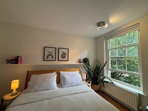 1 chambre, fer et planche à repasser, lit parapluie, accès Internet