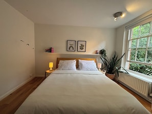 1 chambre, fer et planche à repasser, lit parapluie, accès Internet