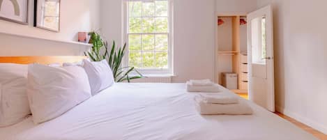 1 bedroom, iron/ironing board, travel cot, Internet