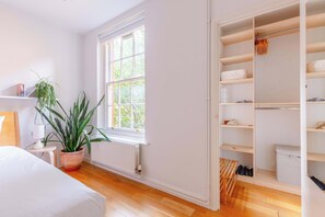 1 bedroom, iron/ironing board, travel cot, Internet - Historic 1BD Flat in the Heart of Shoreditch (Greater London)
