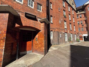 Exterior - Historic 1BD Flat in the Heart of Shoreditch (Greater London)