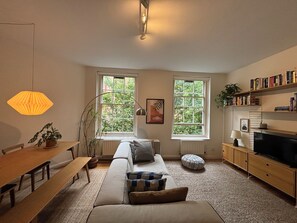 TV, stereo, offices - Historic 1BD Flat in the Heart of Shoreditch (Greater London)