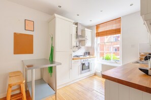 Private kitchen - Historic 1BD Flat in the Heart of Shoreditch (Greater London)