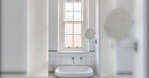 Bathroom - Historic 1BD Flat in the Heart of Shoreditch (Greater London)