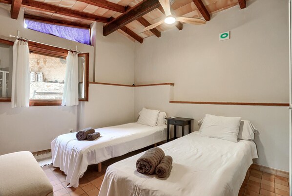 3 quartos, ferros/tábuas de passar roupa, Wi-Fi de cortesia